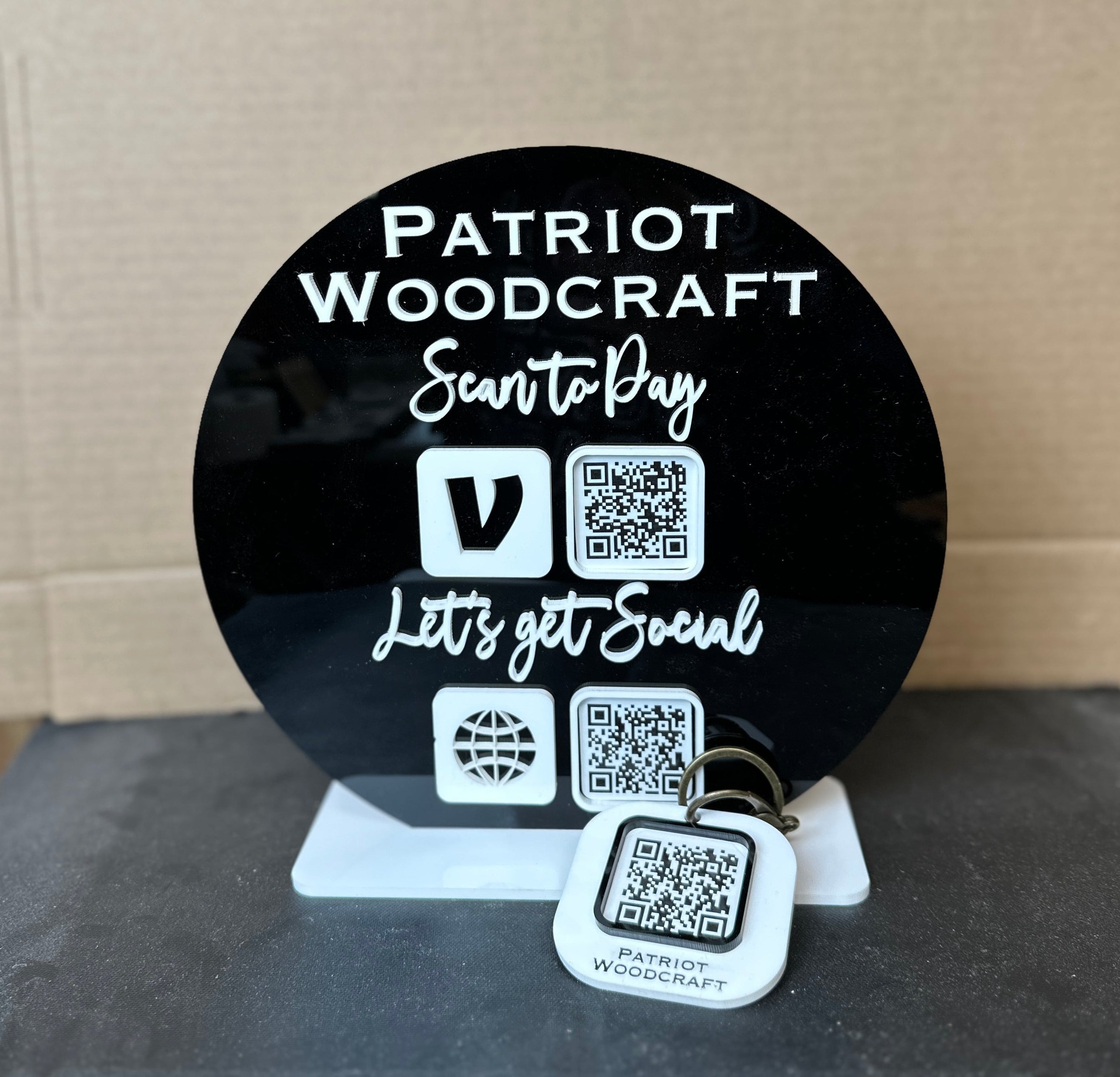 ROUND Social Media Sign